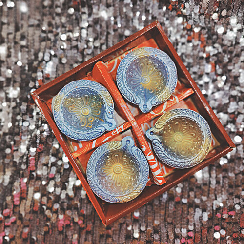 House of Festivals Handcrafted Mitti/Clay Diya - Round, Ice Blue & Gold Colour, Diwali Puja, Traditional, 191x191x38mm, 4 pcs  