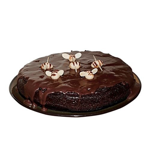 Buy Daily Cakes Maida Cake - Choco Almond 1 kg With Egg Online at Best ...