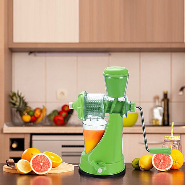 Fruit shop vegetable juicer